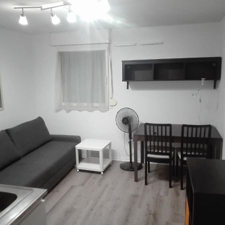 Studio Devant Les Remparts Avec Parking Prive Avignon Exterior photo